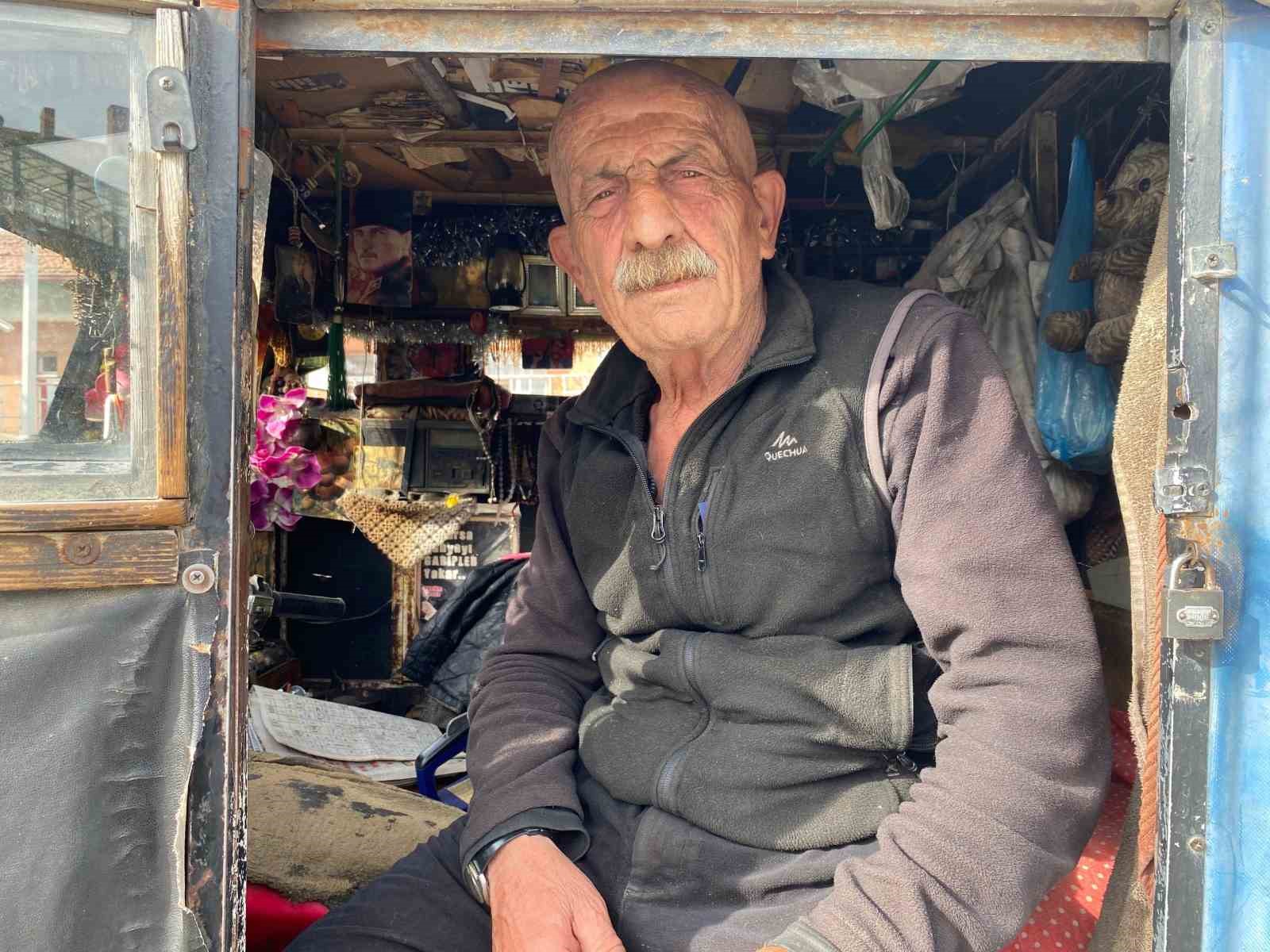 Yarım asırdır her gün bulmaca çözüyor
