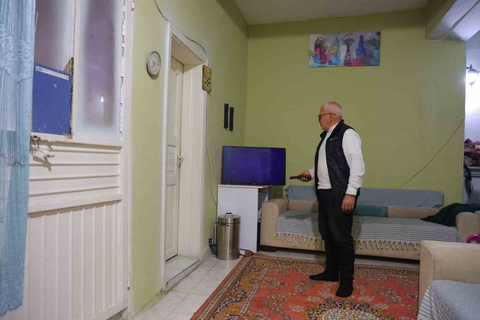 Yarım asırlık birlikteliği deprem bitirdi, eşini ve torununu unutamadı
