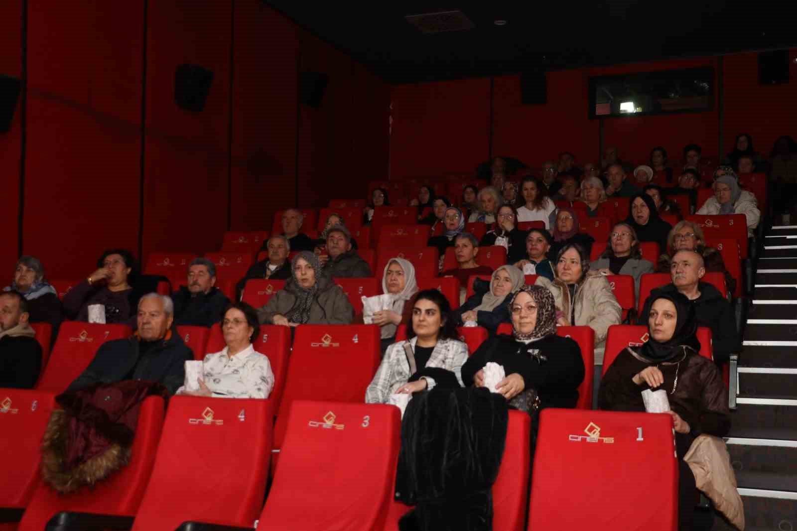 Yarım asırlık çiftler sinemada buluştu
