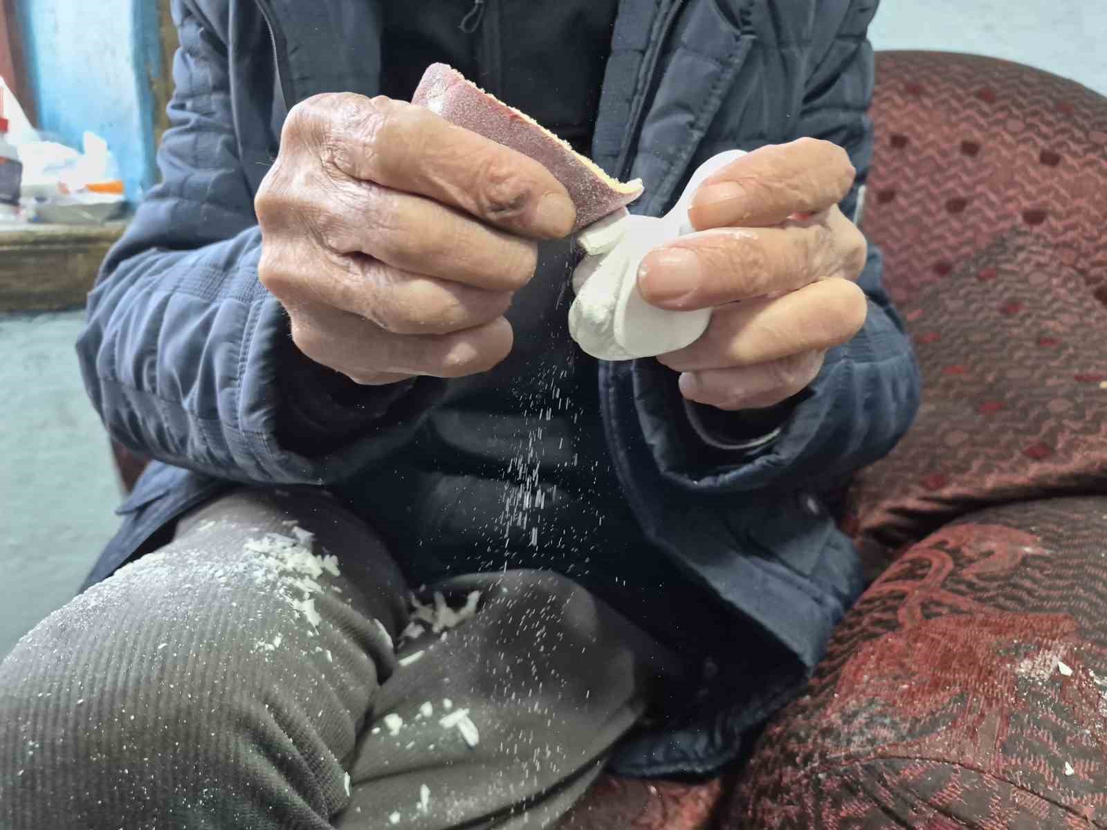 Yarım asırlık lületaşı ustası emekli oldu ama mesleğinden kopamadı
Yarım asırlık lületaşı ustası emekli oldu ama mesleğinden kopamadı