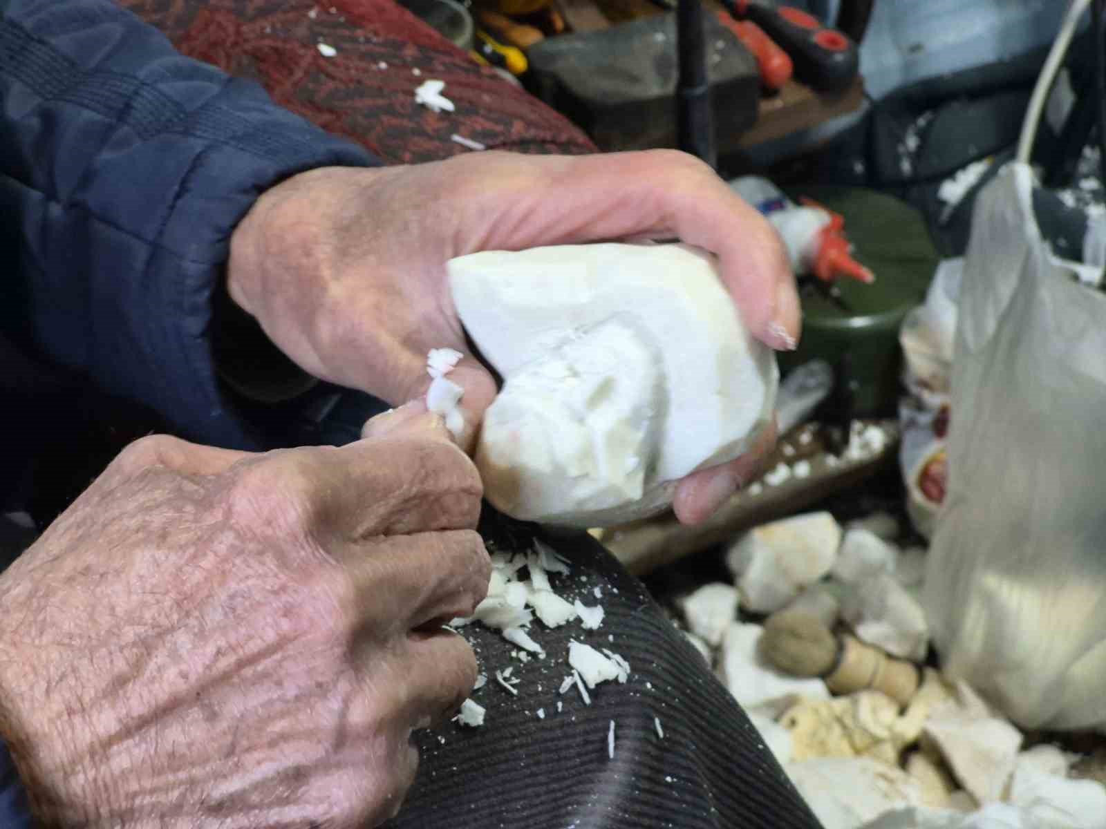 Yarım asırlık lületaşı ustası emekli oldu ama mesleğinden kopamadı
Yarım asırlık lületaşı ustası emekli oldu ama mesleğinden kopamadı