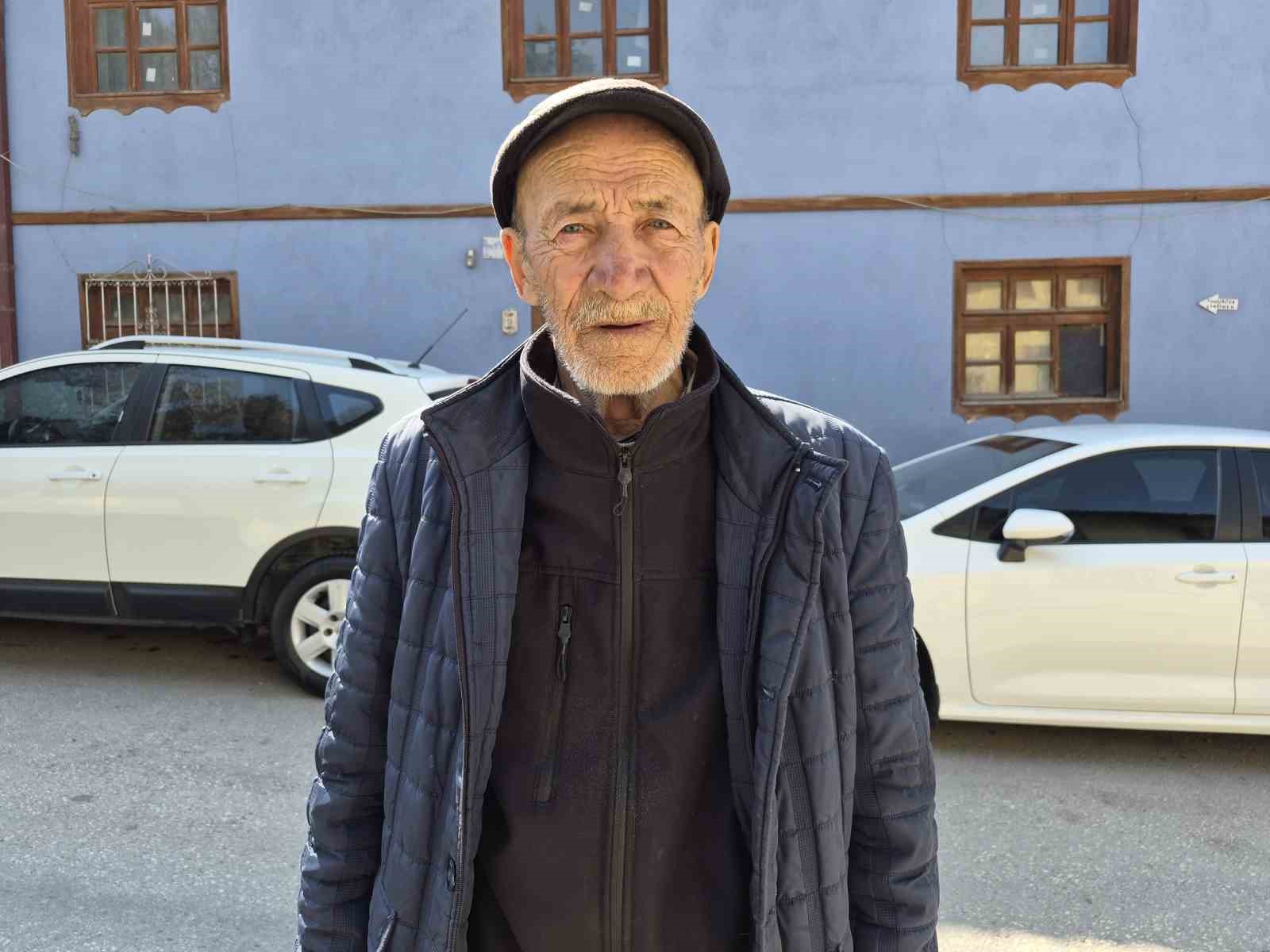 Yarım asırlık lületaşı ustası emekli oldu ama mesleğinden kopamadı
Yarım asırlık lületaşı ustası emekli oldu ama mesleğinden kopamadı