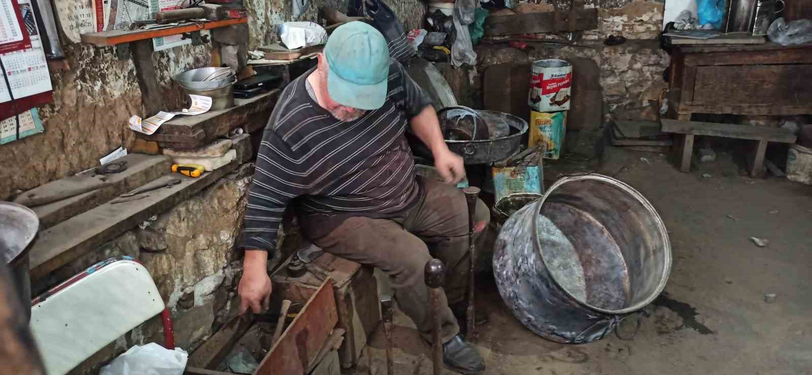 Yarım asırlık son kalay ustası teknolojiye direniyor
