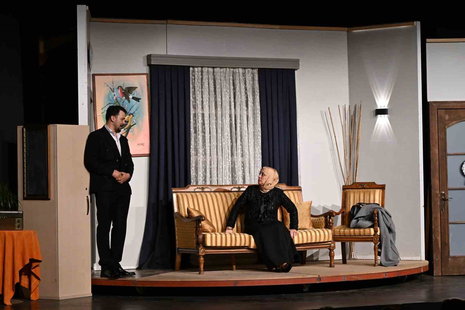 "Yarınlara geç kalmadan" ayakta alkışlandı
"Yarınlara geç kalmadan" ayakta alkışlandı