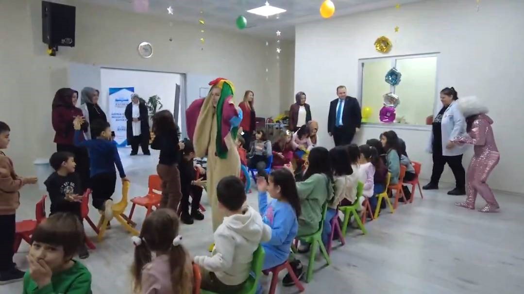 Yarıyıl tatili, çocuklar için şenliğe dönüştü
Yarıyıl tatili, çocuklar için şenliğe dönüştü