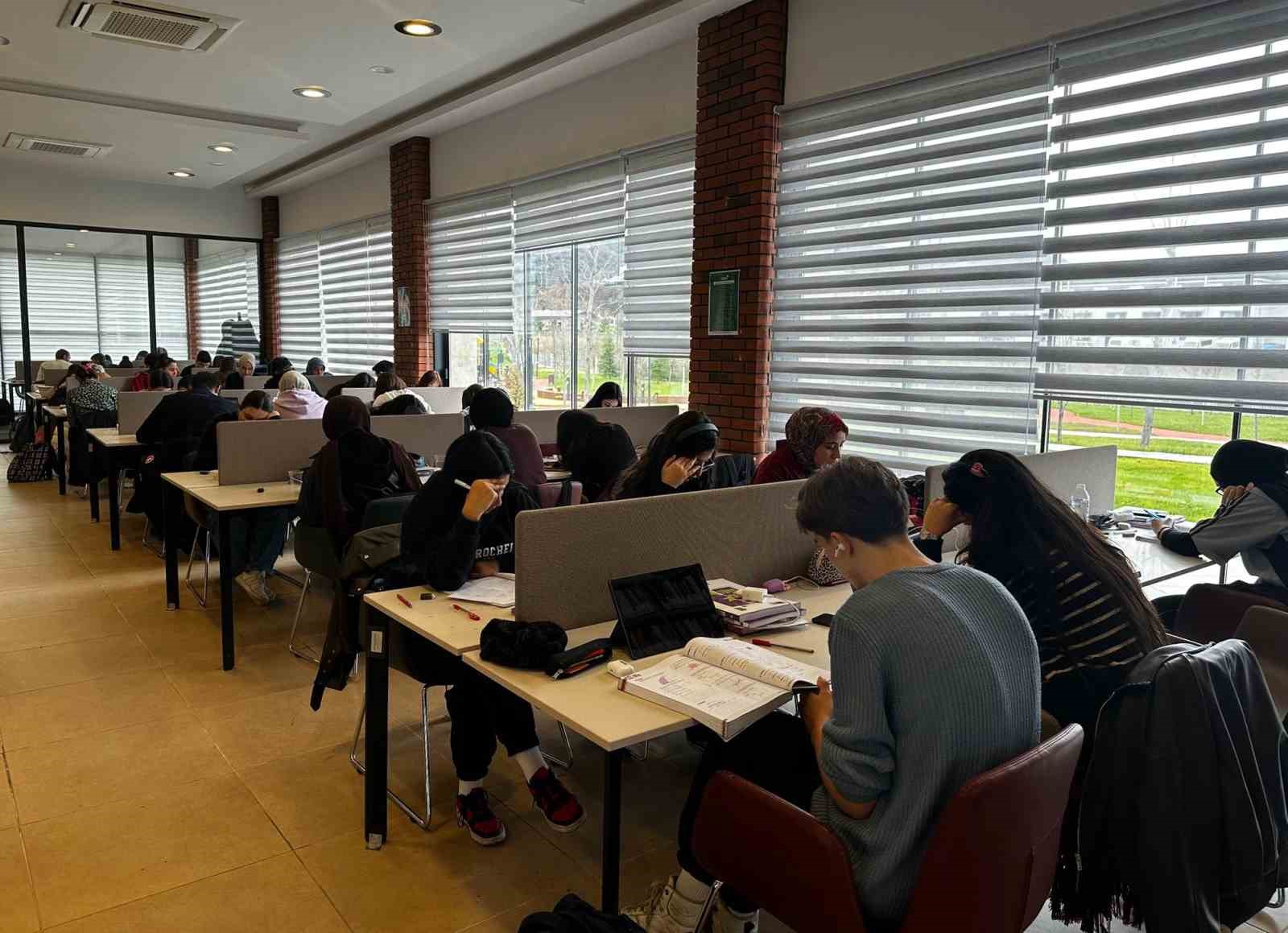 Yarıyıl tatilinde kütüphaneler gençlerin tek adresi haline geldi
