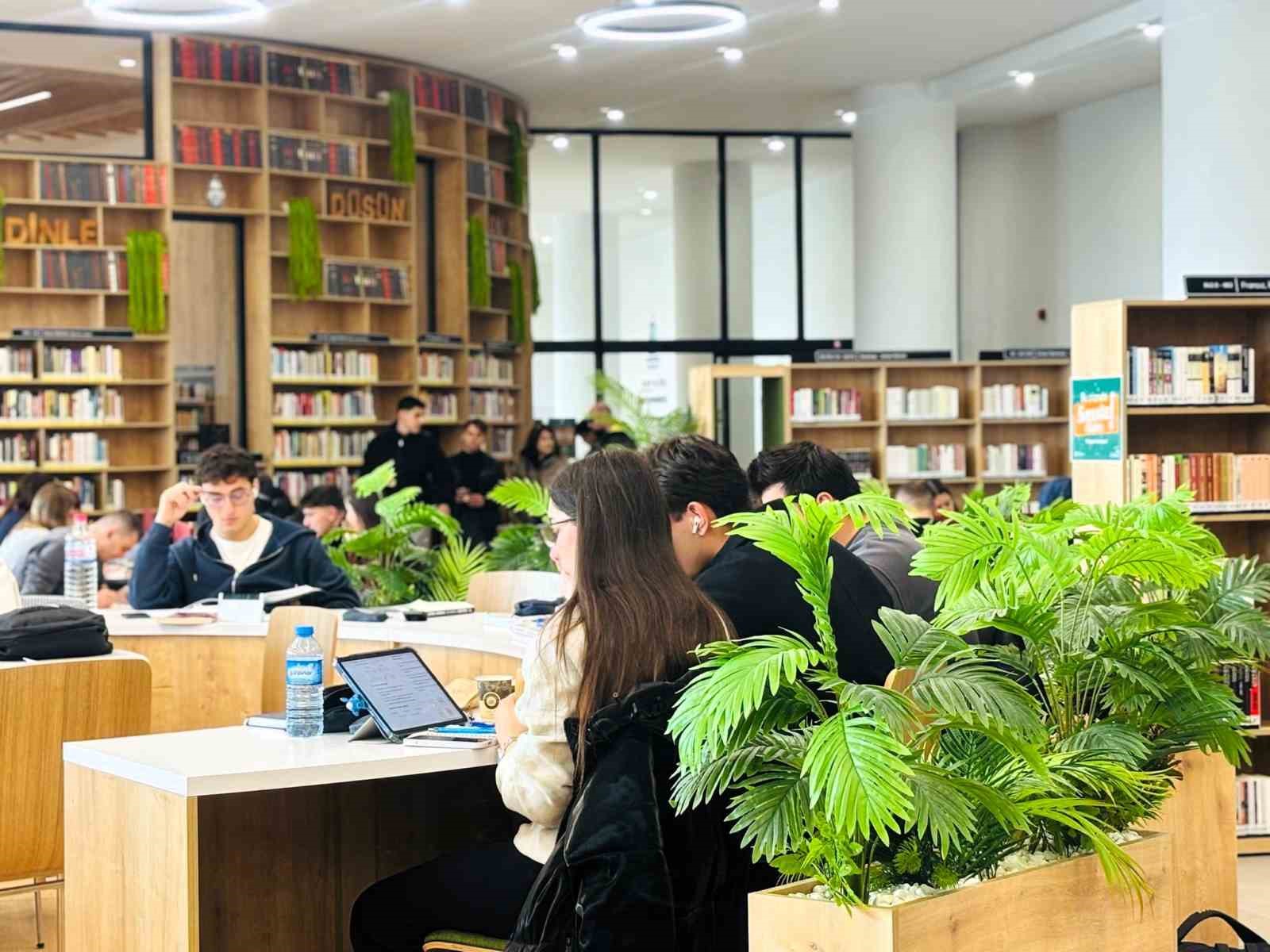 Yarıyıl tatilinde kütüphaneler gençlerin tek adresi haline geldi
