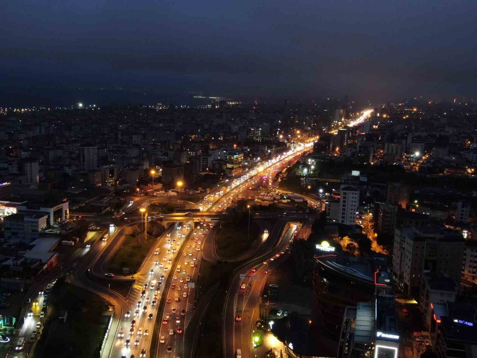 Yarıyıl tatilinin ardından D-100’deki trafik yoğunluğu havadan görüntülendi
