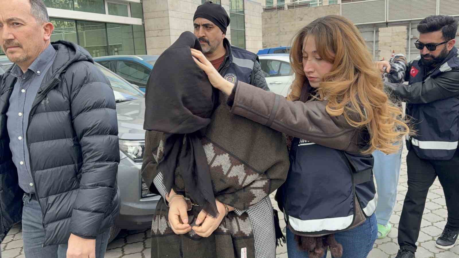 Yasak aşk cinayetinde pazarcının boğazı kesilerek öldürülmesiyle ilgili 3 kişi adliyeye sevk edildi
