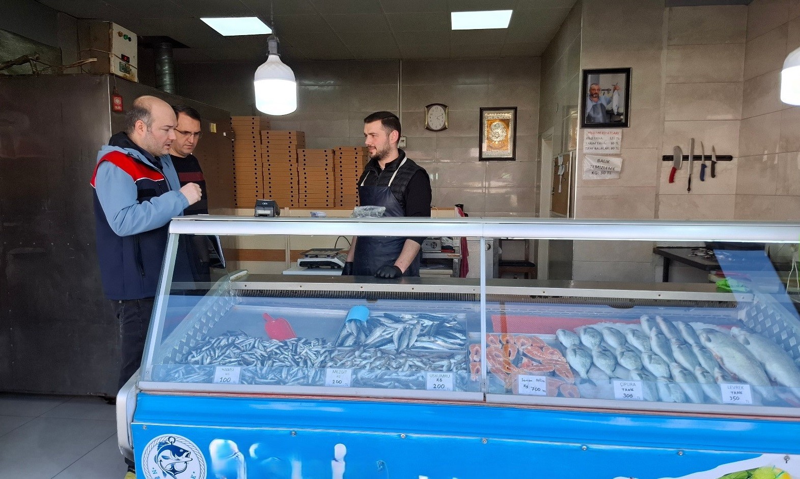 Yasak öncesi balık satış yerleri denetlendi
