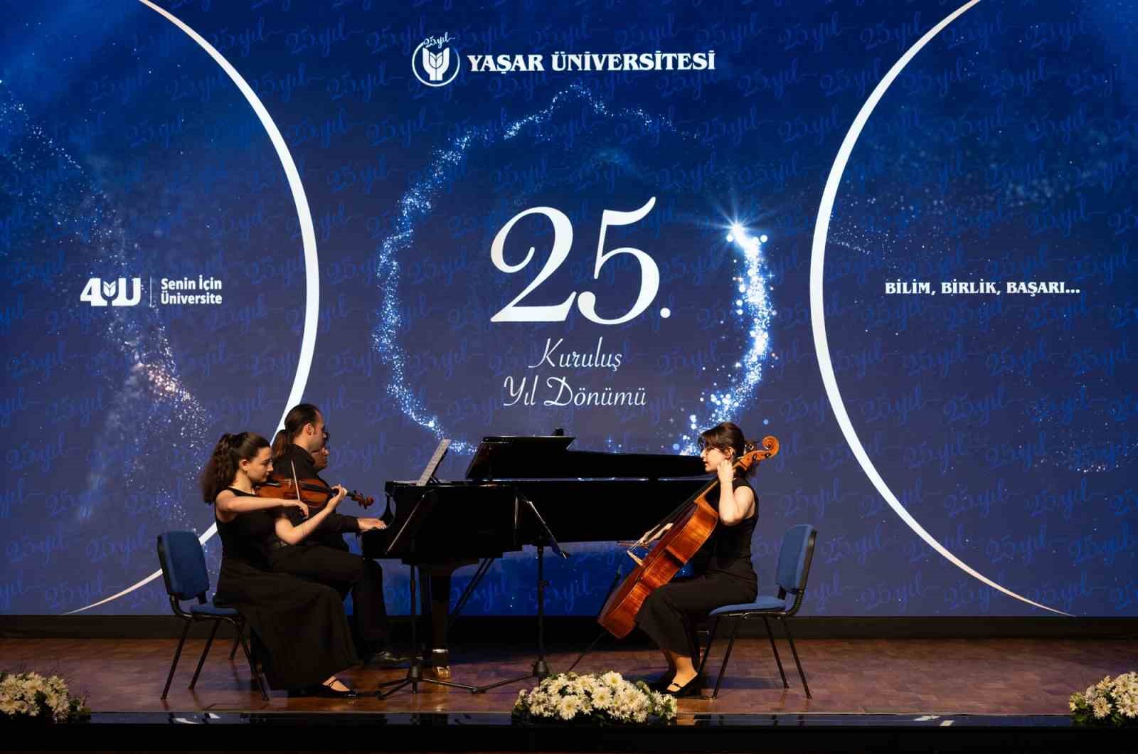 Yaşar Üniversitesi’nde 25’nci yıl gururu
Yaşar Üniversitesi’nde 25’nci yıl gururu