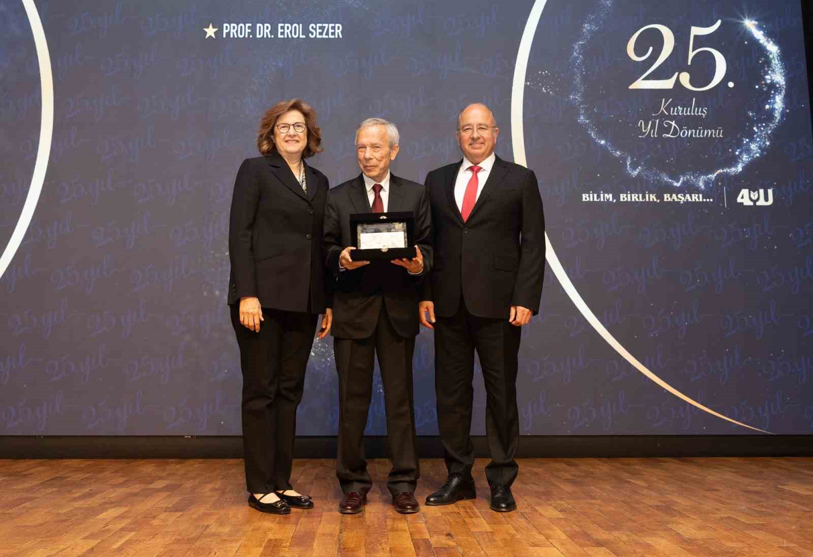 Yaşar Üniversitesi’nde 25’nci yıl gururu
Yaşar Üniversitesi’nde 25’nci yıl gururu