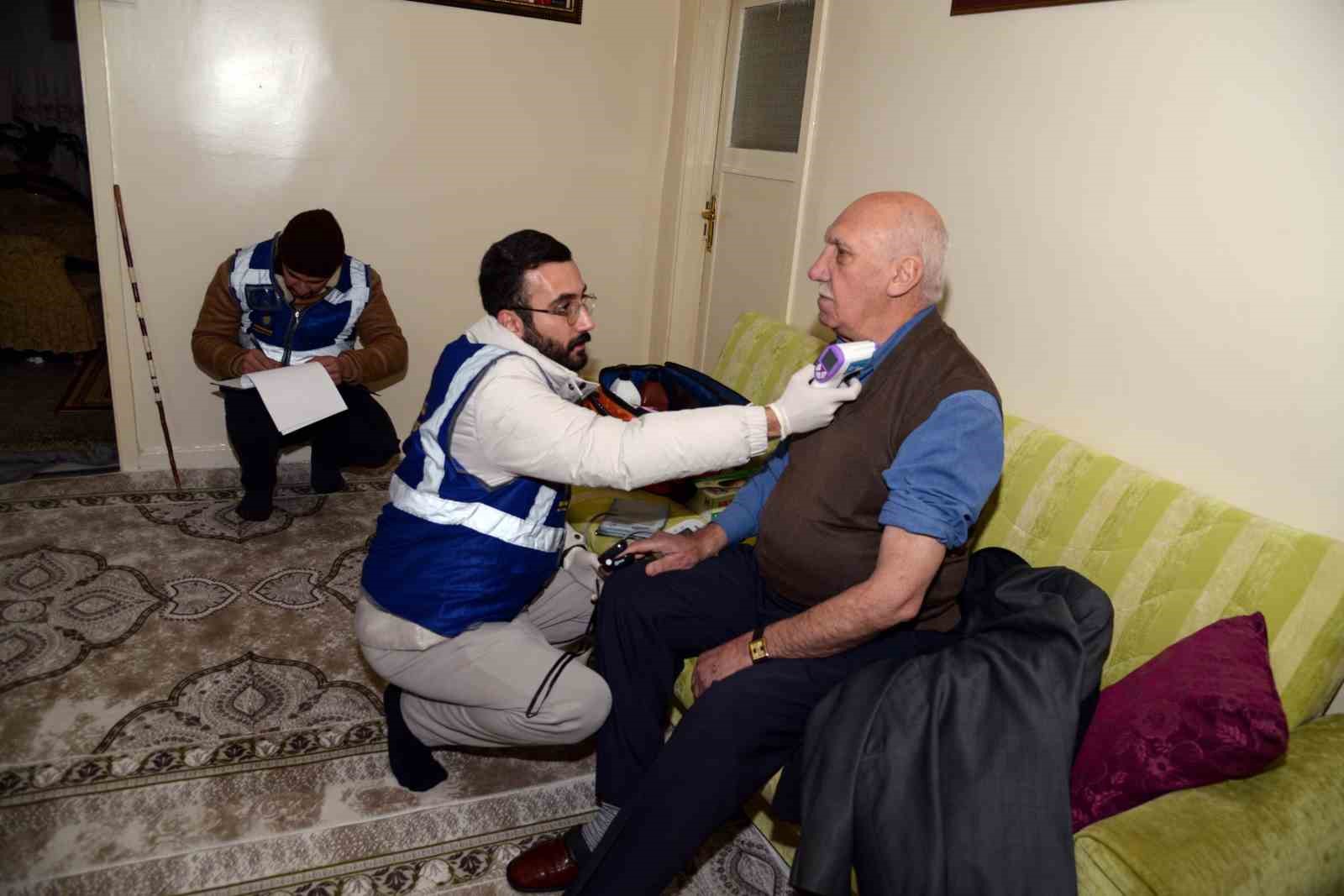 Yaşı ilerlemiş vatandaşlara evde bakım desteği sürüyor
Yaşı ilerlemiş vatandaşlara evde bakım desteği sürüyor