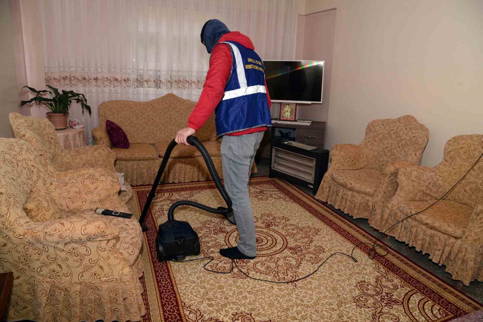 Yaşı ilerlemiş vatandaşlara evde bakım desteği sürüyor
Yaşı ilerlemiş vatandaşlara evde bakım desteği sürüyor