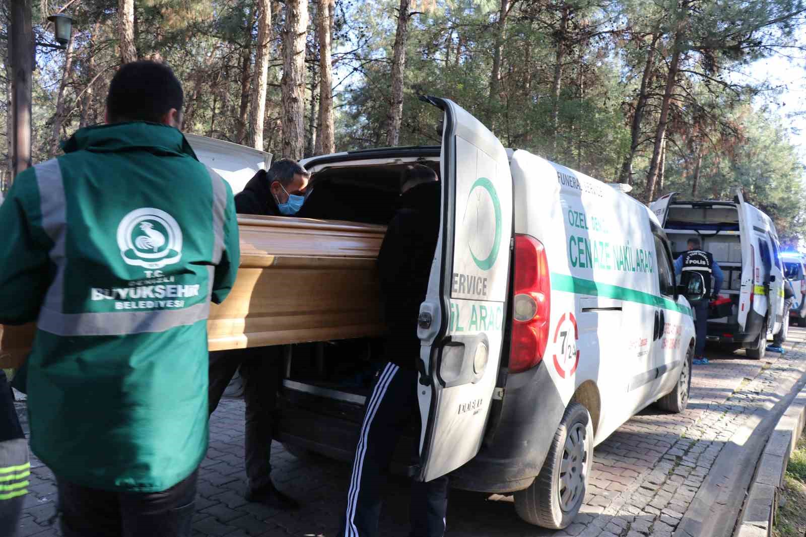 Yaşlı adam parkın lavabosunda ölü olarak bulundu
