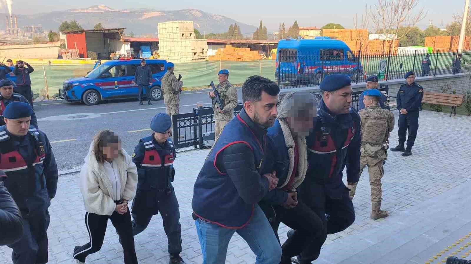 Yaşlı çiftin ölümüyle ilgili 4 kişi tutuklandı
Yaşlı çiftin ölümüyle ilgili 4 kişi tutuklandı