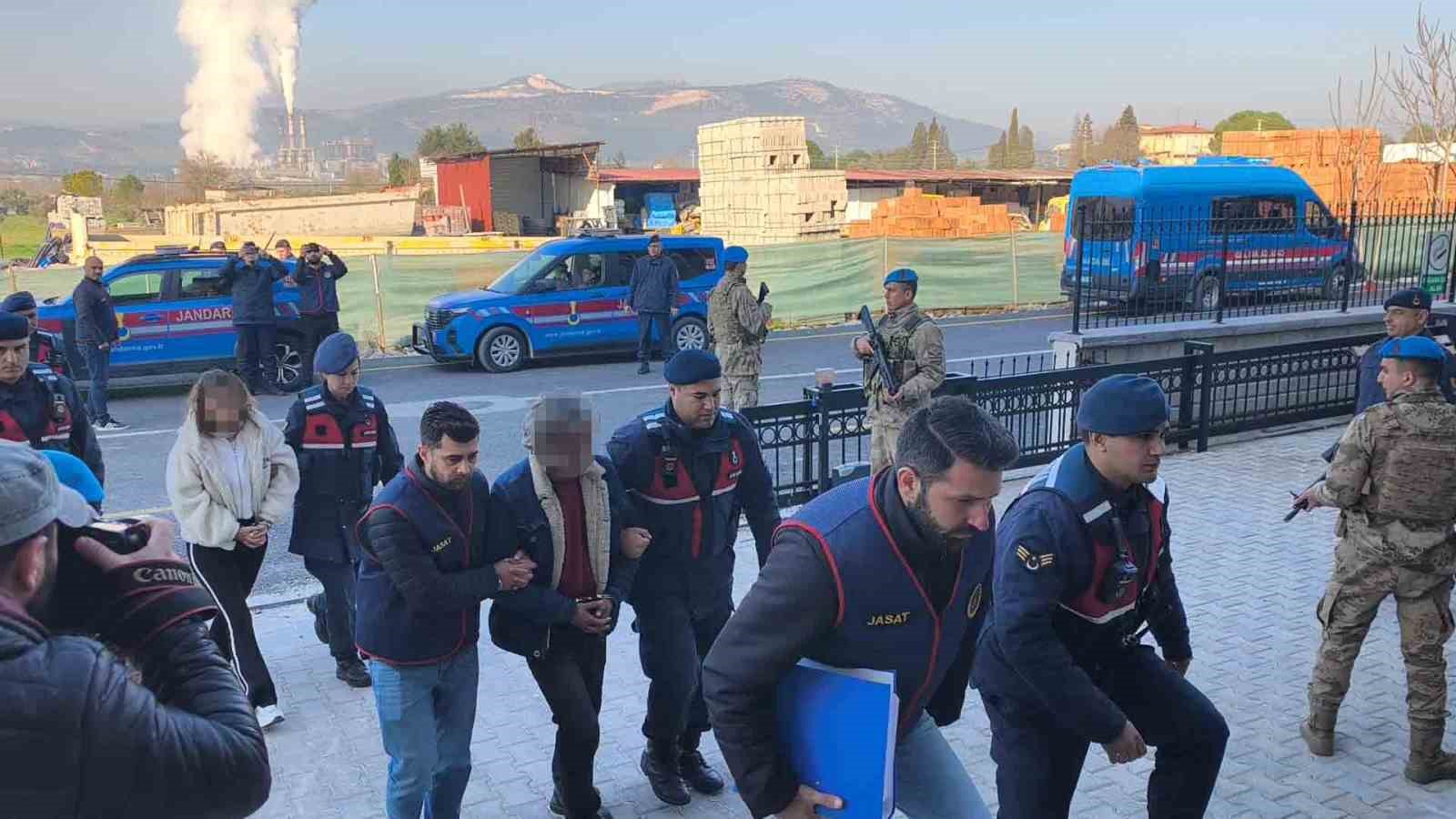 Yaşlı çiftin ölümüyle ilgili 4 kişi tutuklandı
Yaşlı çiftin ölümüyle ilgili 4 kişi tutuklandı