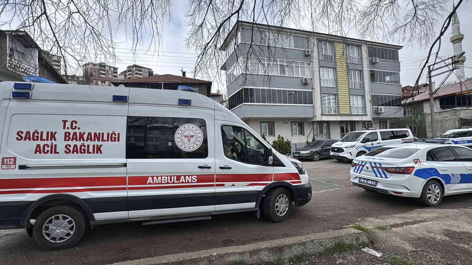 Yaşlı kadın evinde ölü bulundu
