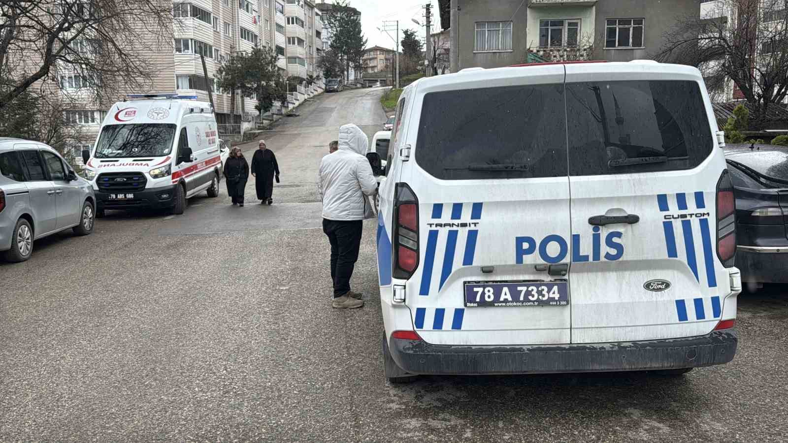 Yaşlı kadın evinde ölü bulundu
