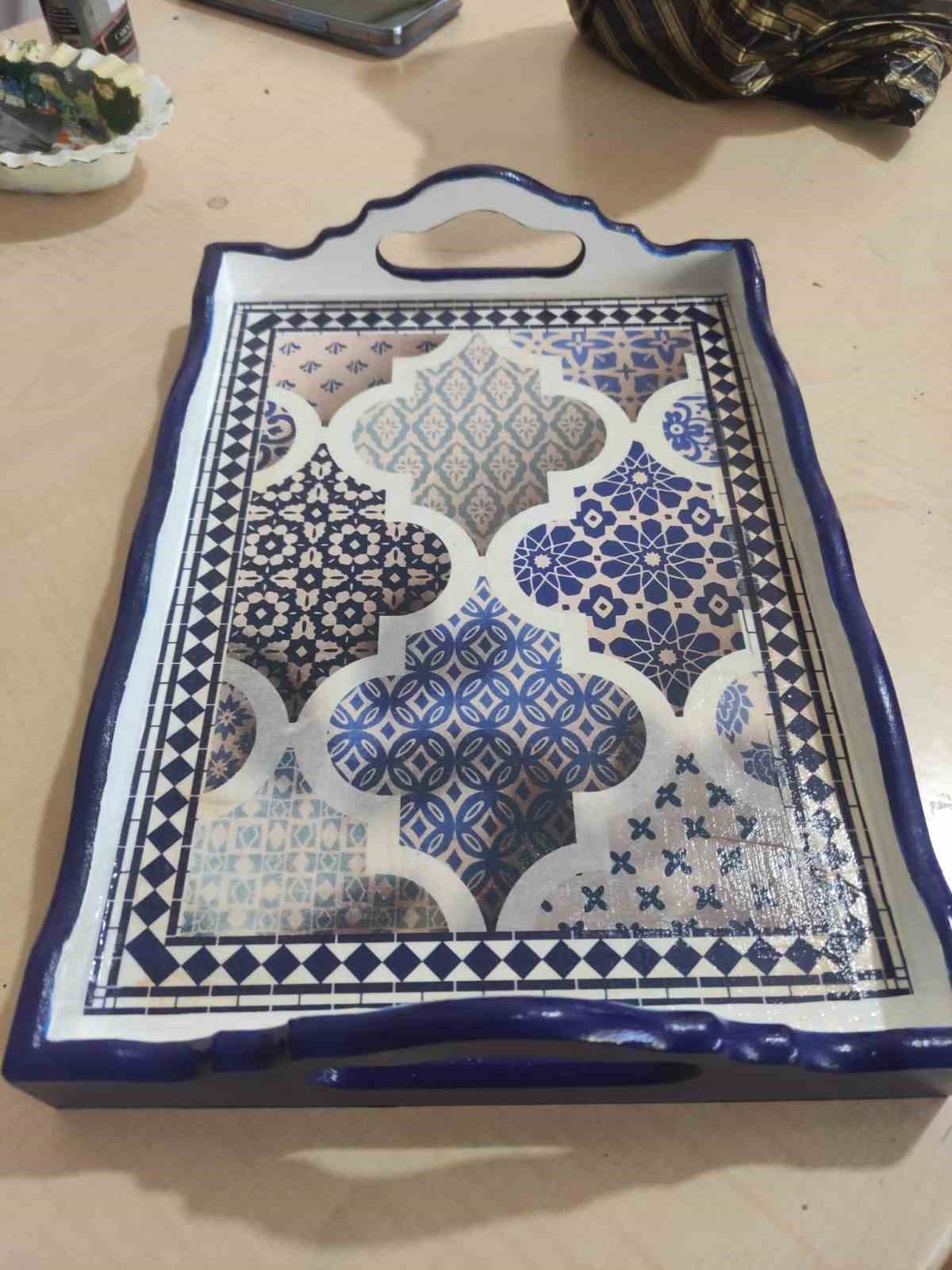 Yaşlı kadın kurslarda üreterek huzur buldu
