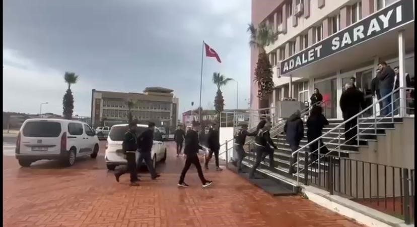 Yaşlı kadını dolandırmak isteyen sahte başkomiser ve sahte savcı gerçek polislere yakalandı
