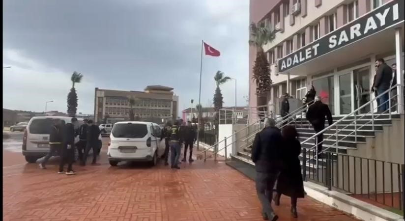 Yaşlı kadını dolandırmak isteyen sahte başkomiser ve sahte savcı gerçek polislere yakalandı
