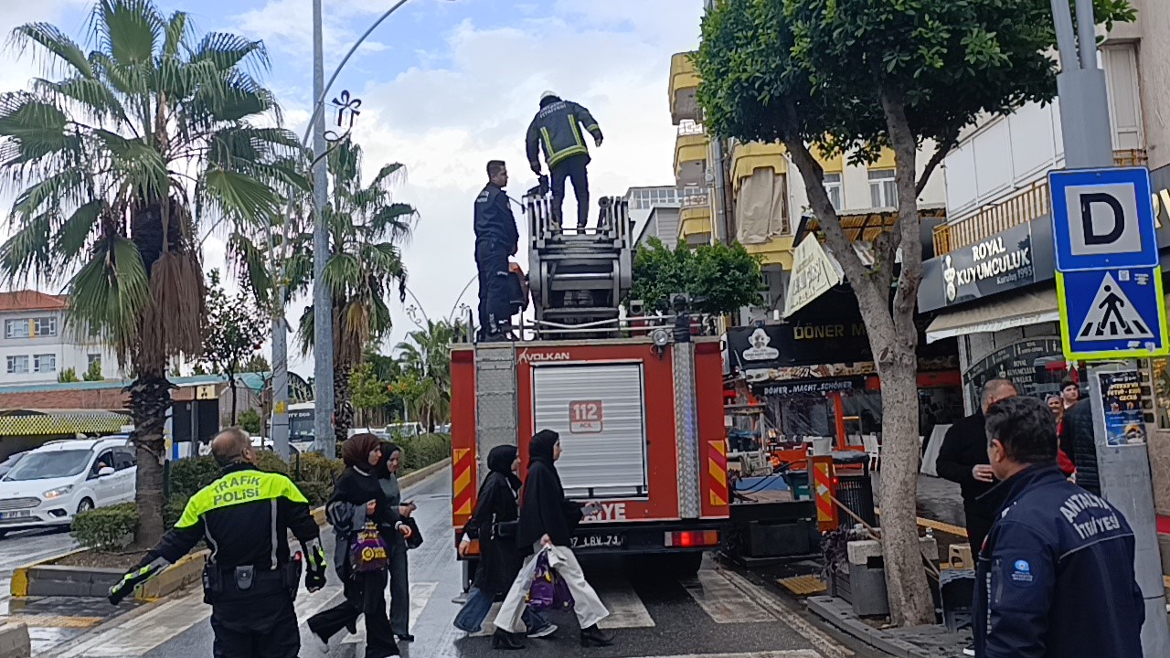 Yaşlı kadının ocakta unuttuğu makarna itfaiyeyi alarma geçirdi
