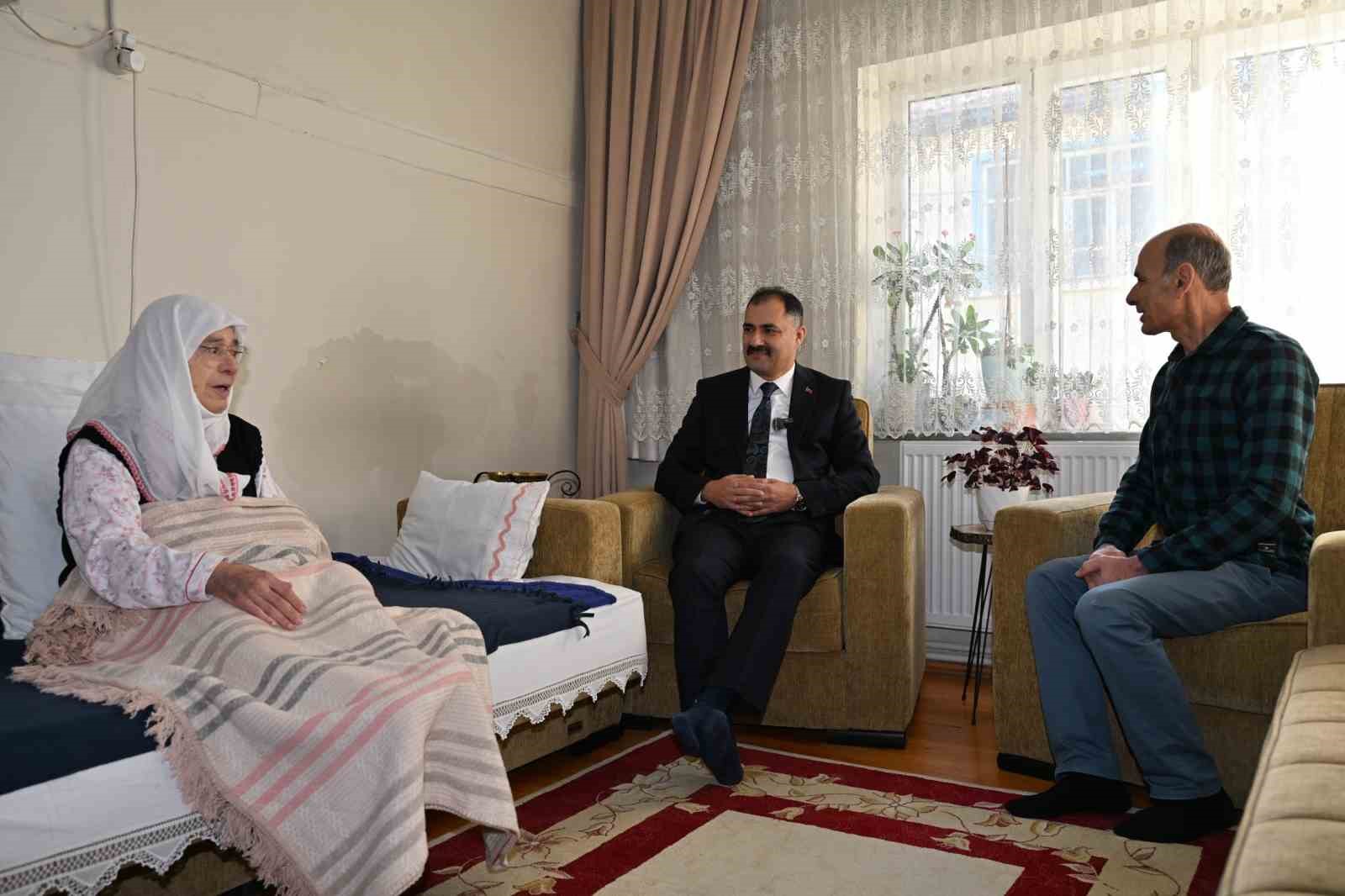 Yaşlı vatandaşlar Miraç Kandili’nde unutulmadı
Yaşlı vatandaşlar Miraç Kandili’nde unutulmadı