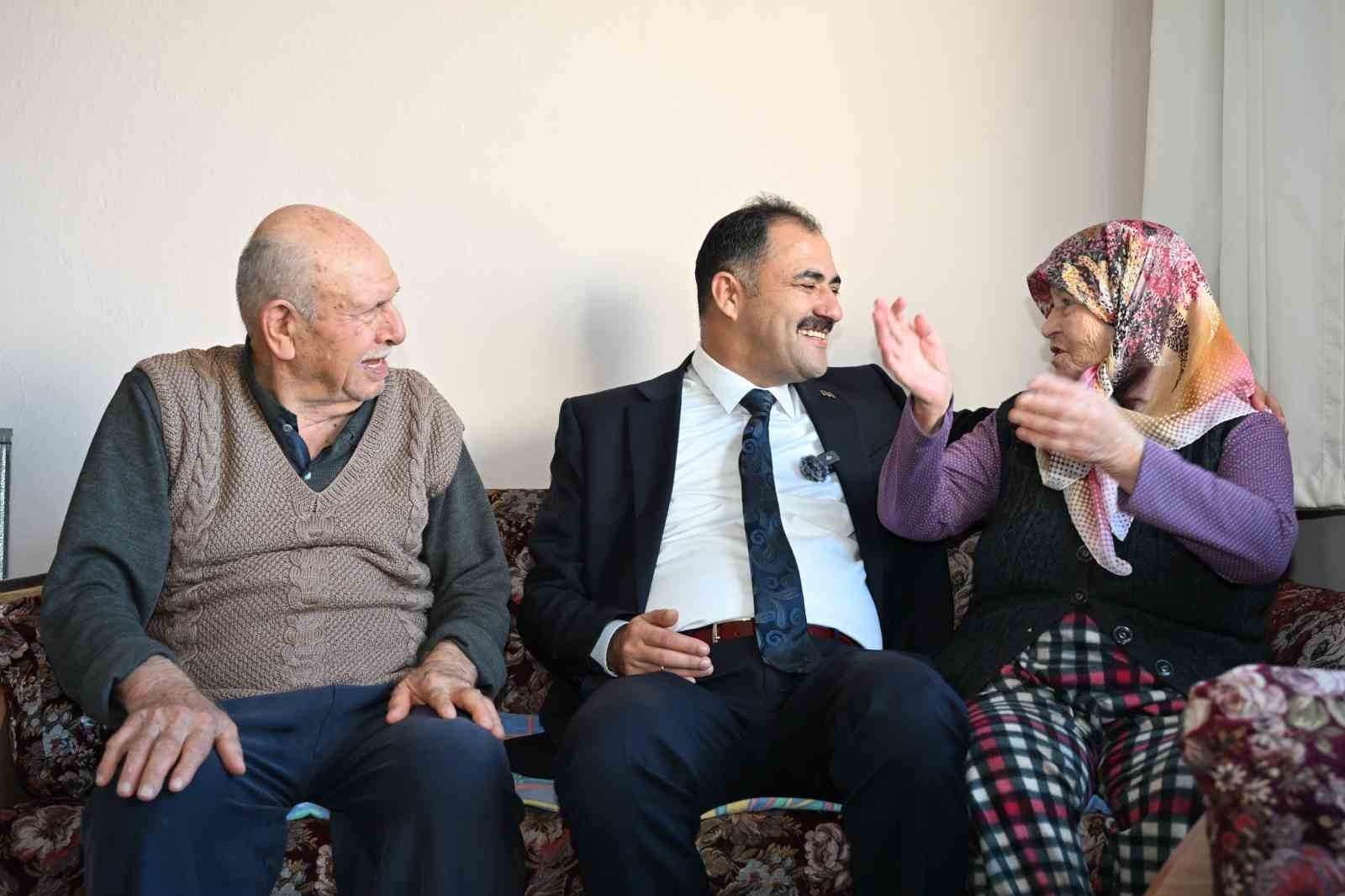 Yaşlı vatandaşlar Miraç Kandili’nde unutulmadı
Yaşlı vatandaşlar Miraç Kandili’nde unutulmadı