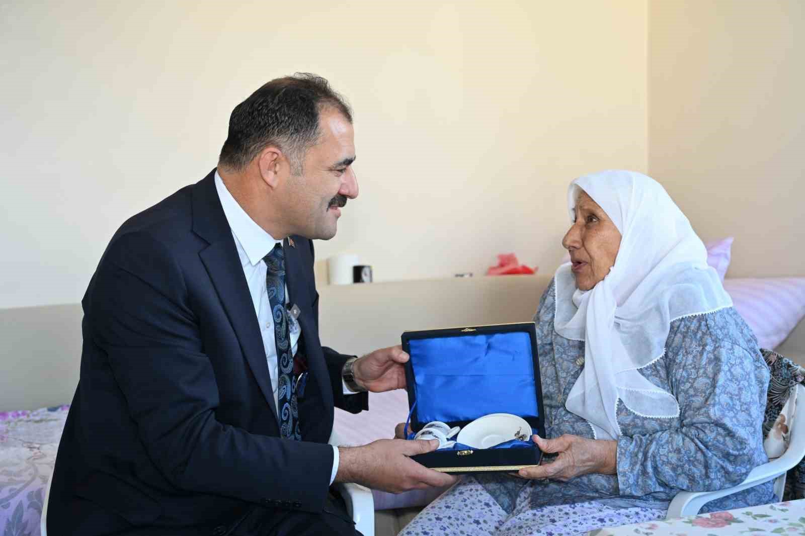 Yaşlı vatandaşlar Miraç Kandili’nde unutulmadı
Yaşlı vatandaşlar Miraç Kandili’nde unutulmadı