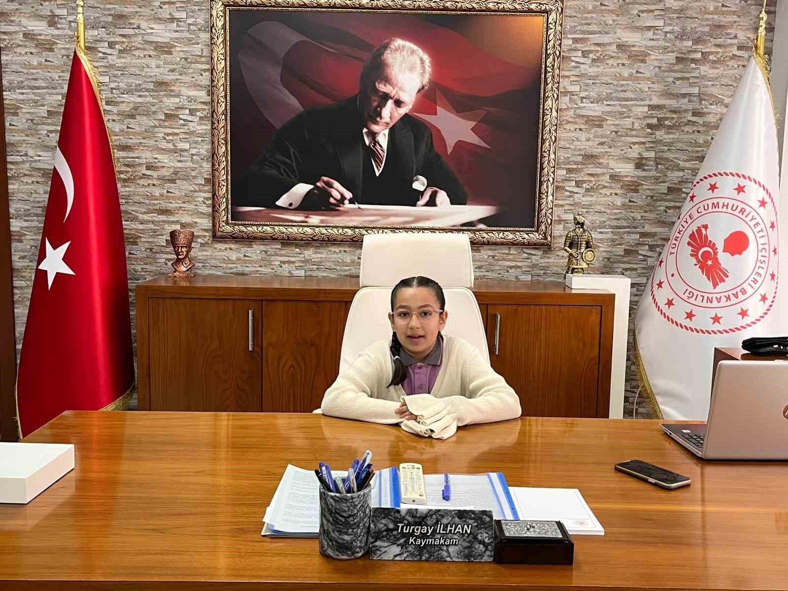 Yatağan Kaymakamı İlhan, koltuğu minik öğrenciye emanet etti
