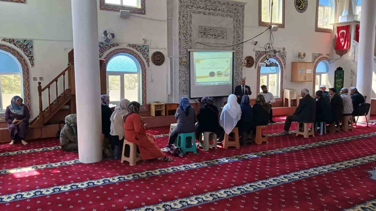 Yatağan’da kutsal topraklara gidecek hacı adayları için hac hazırlık semineri düzenlendi
