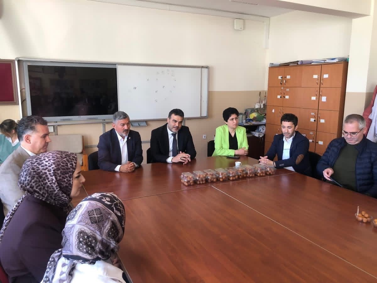 Yatağan’da şehit öğretmen ve öğrenciler için lokma hayrı yapıldı
