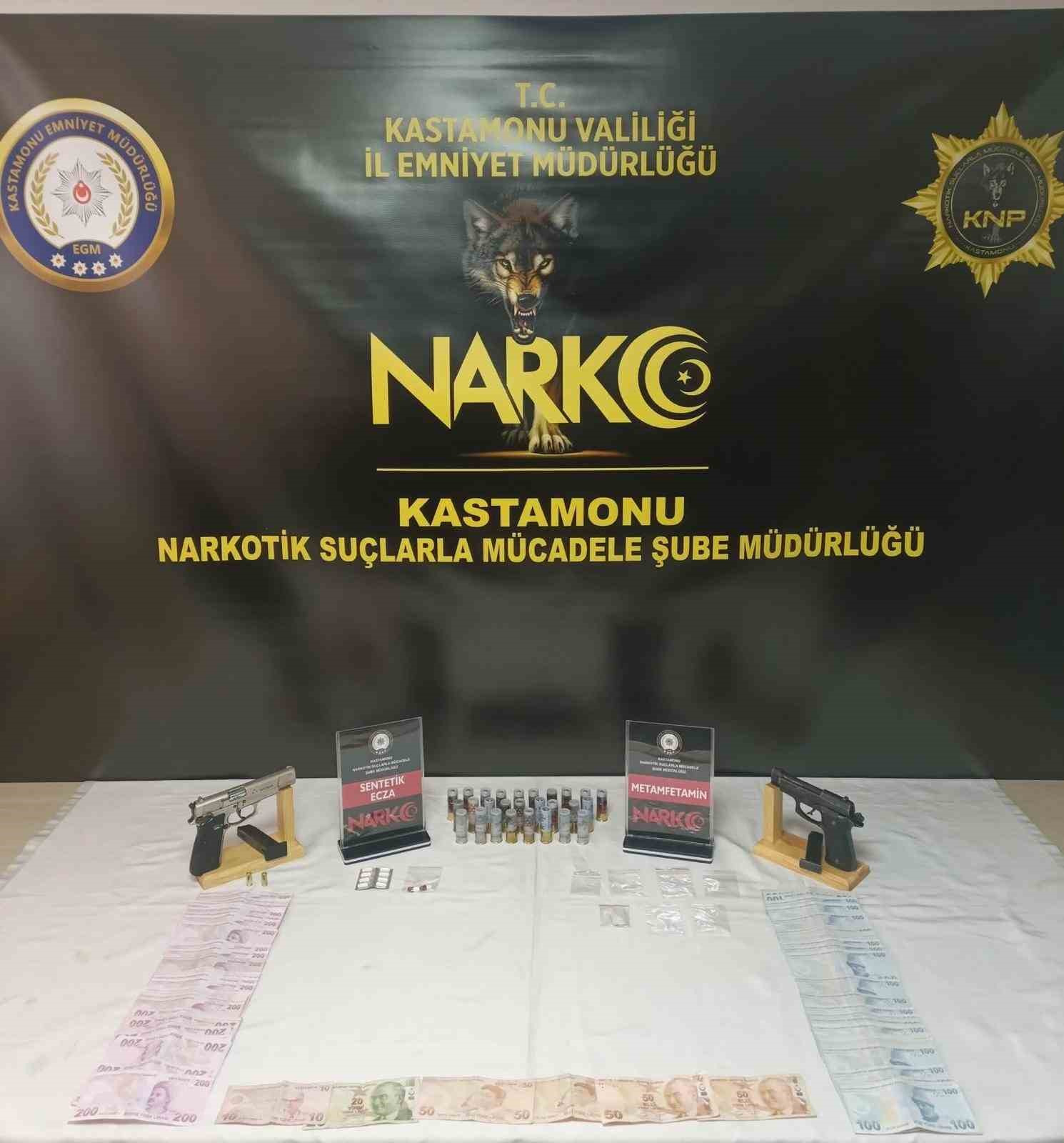 Yatağın altına uyuşturucuyla yakalanan sanığa 18 yıl 9 ay hapis cezası
Yatağın altına uyuşturucuyla yakalanan sanığa 18 yıl 9 ay hapis cezası