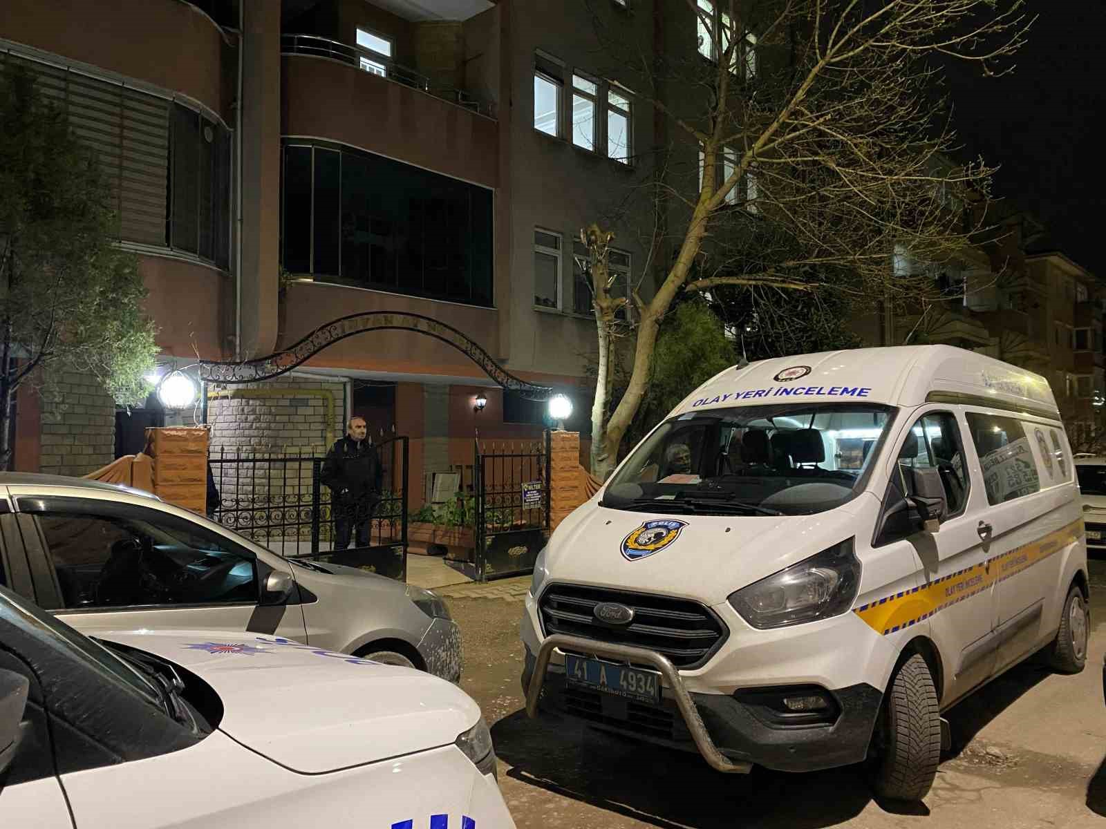 Yatalak annesine yemek hazırlarken kanlar içinde bulunmuştu: Boğazının kesildiği öğrenildi
