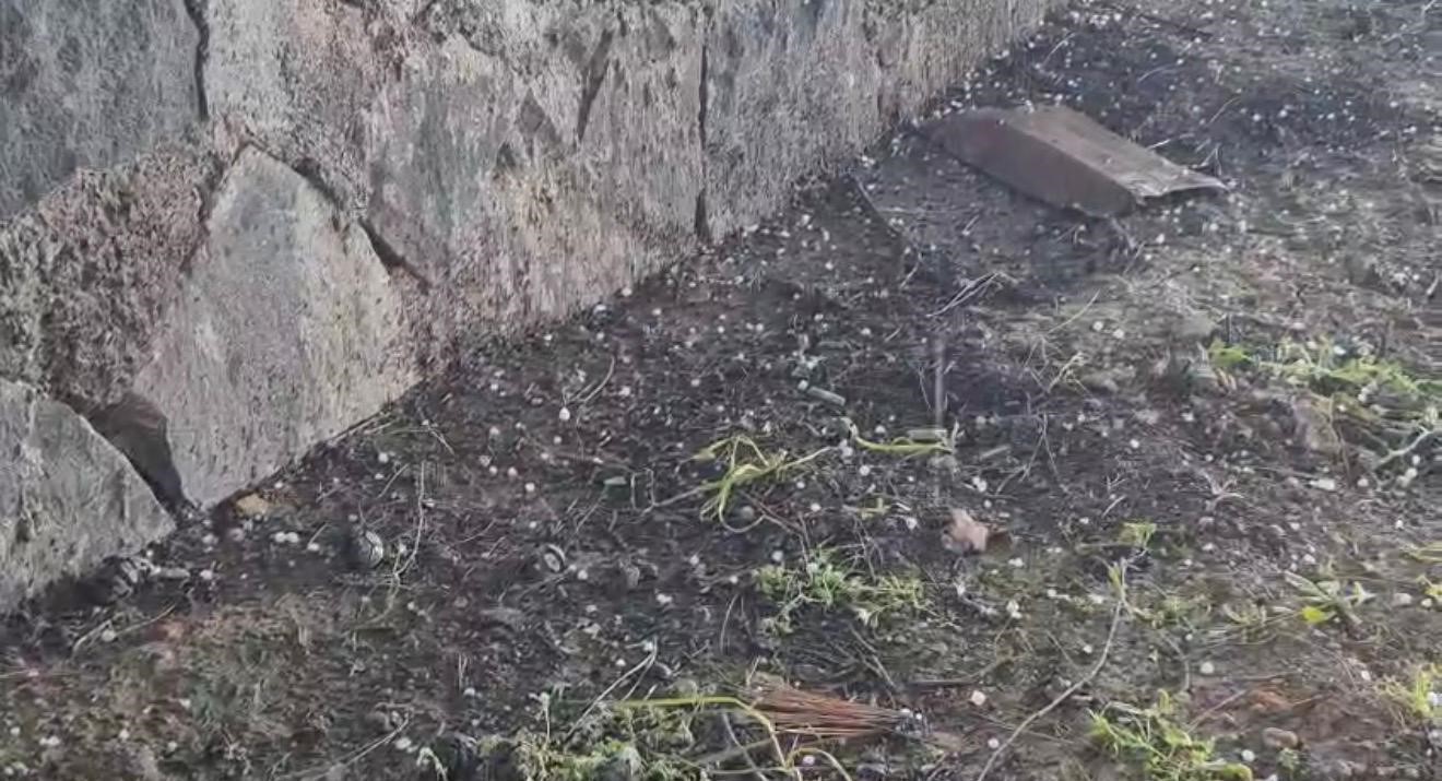 Yavuzeli’nde nohut büyüklüğünde dolu yağdı
