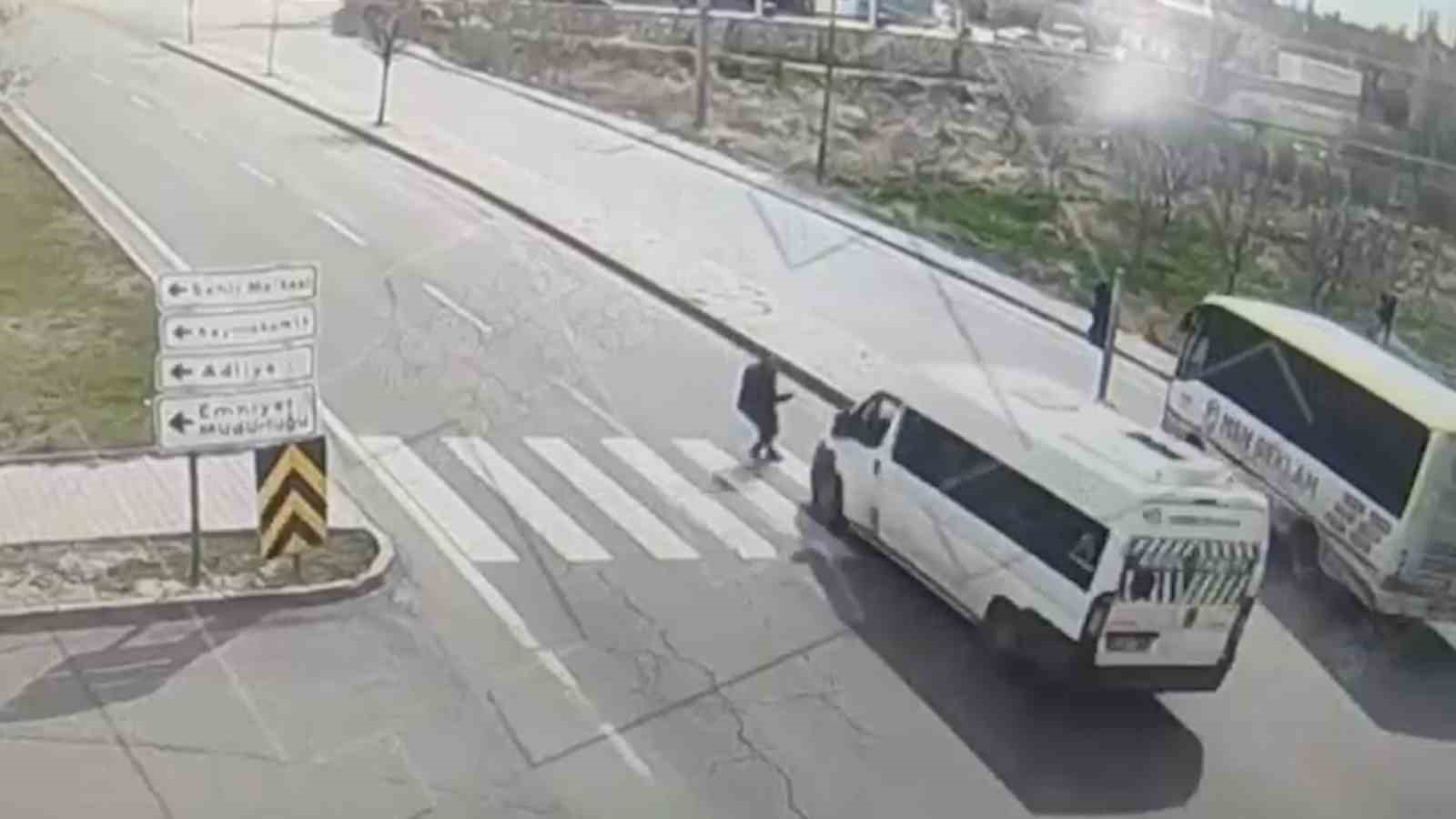 Yaya geçidinde minibüs çarpan Ayteş’in ailesi adalet istiyor
