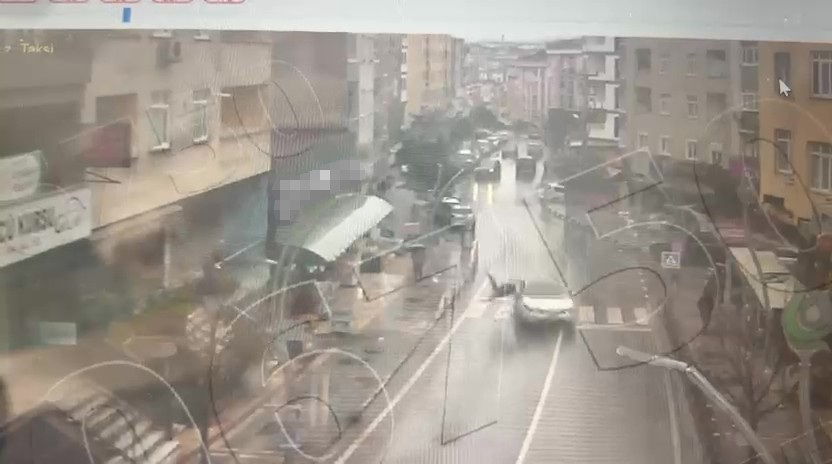 Yaya geçidinde otomobilin çarptığı kadının ölümüne ilişkin davada sanığa tahliye
Yaya geçidinde otomobilin çarptığı kadının ölümüne ilişkin davada sanığa tahliye