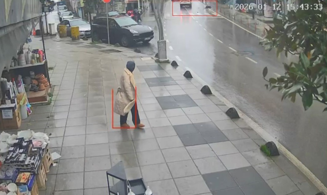 Yaya geçidinde otomobilin çarptığı kadının ölümüne ilişkin davada sanığa tahliye
Yaya geçidinde otomobilin çarptığı kadının ölümüne ilişkin davada sanığa tahliye