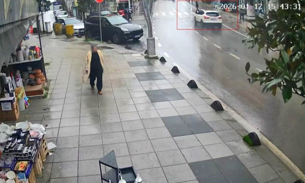 Yaya geçidinde otomobilin çarptığı kadının ölümüne ilişkin davada sanığa tahliye
Yaya geçidinde otomobilin çarptığı kadının ölümüne ilişkin davada sanığa tahliye