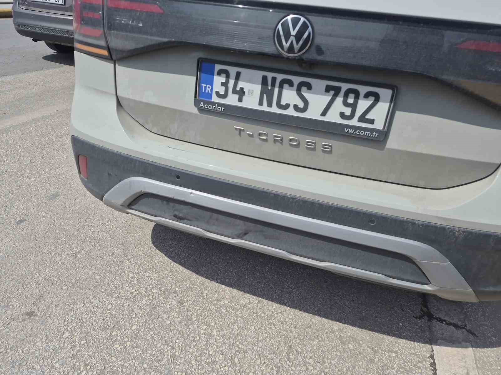 Yaya geçidinin önünde maddi hasarlı kaza
