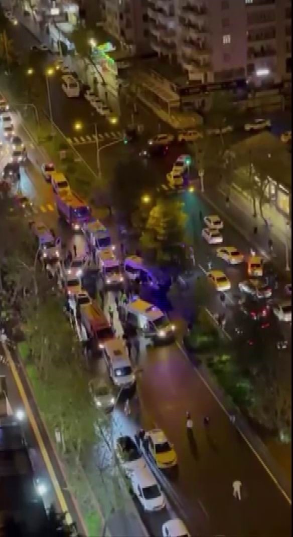 Yayaya çarpmamak için direksiyonu kardı, ağaca çarptı: 6 yaralı
