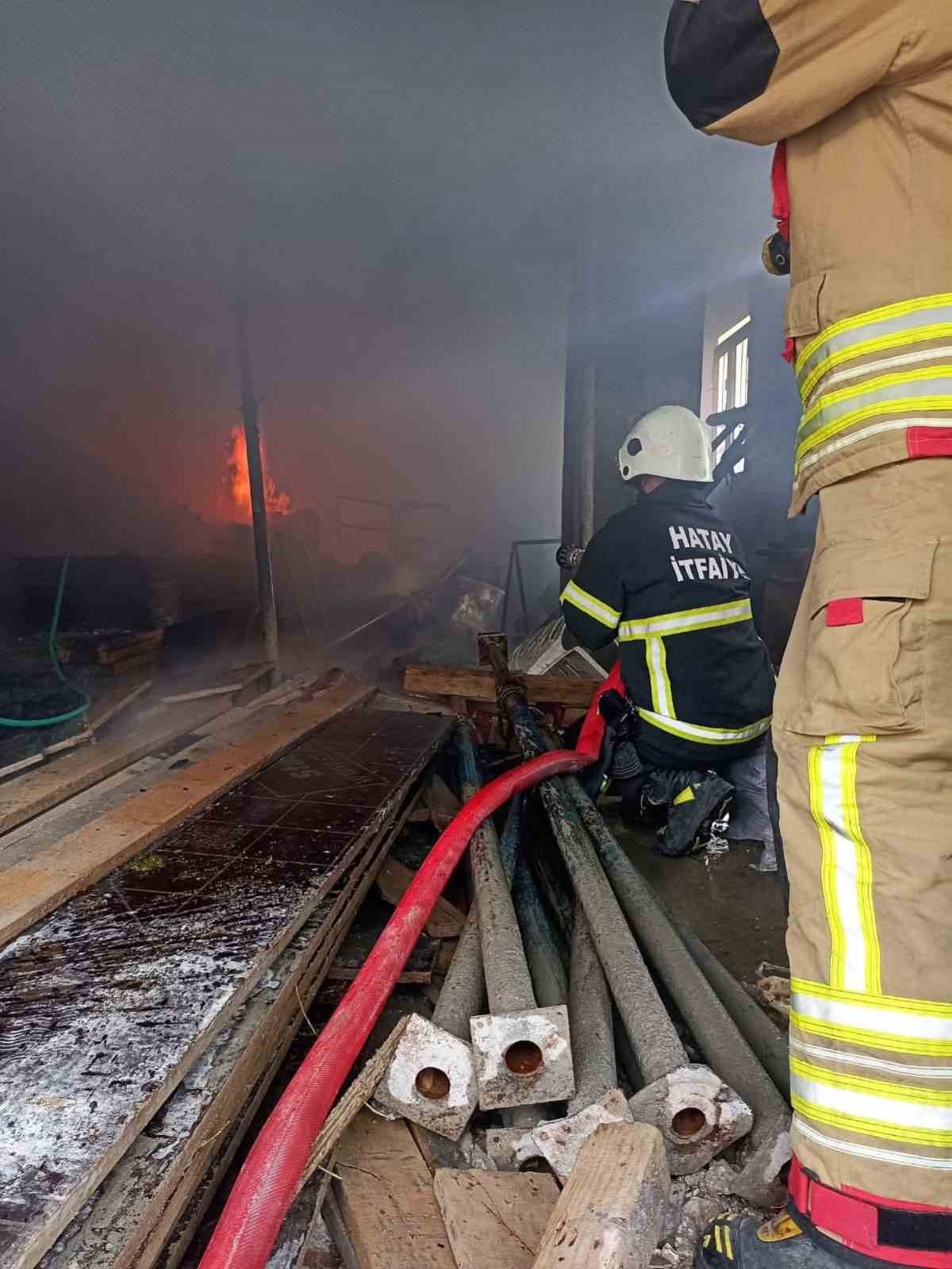 Yayladağı’nda müstakile evden alevler yükseldi
