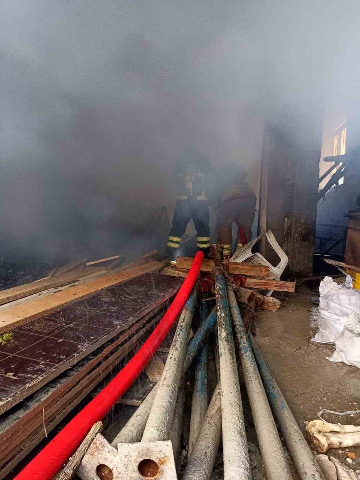 Yayladağı’nda müstakile evden alevler yükseldi
