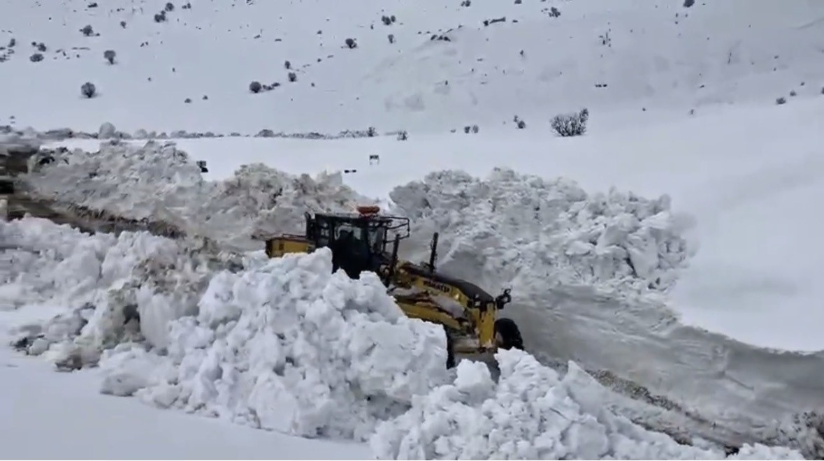 Yayladere’de iki metreyi bulan karla mücadele
