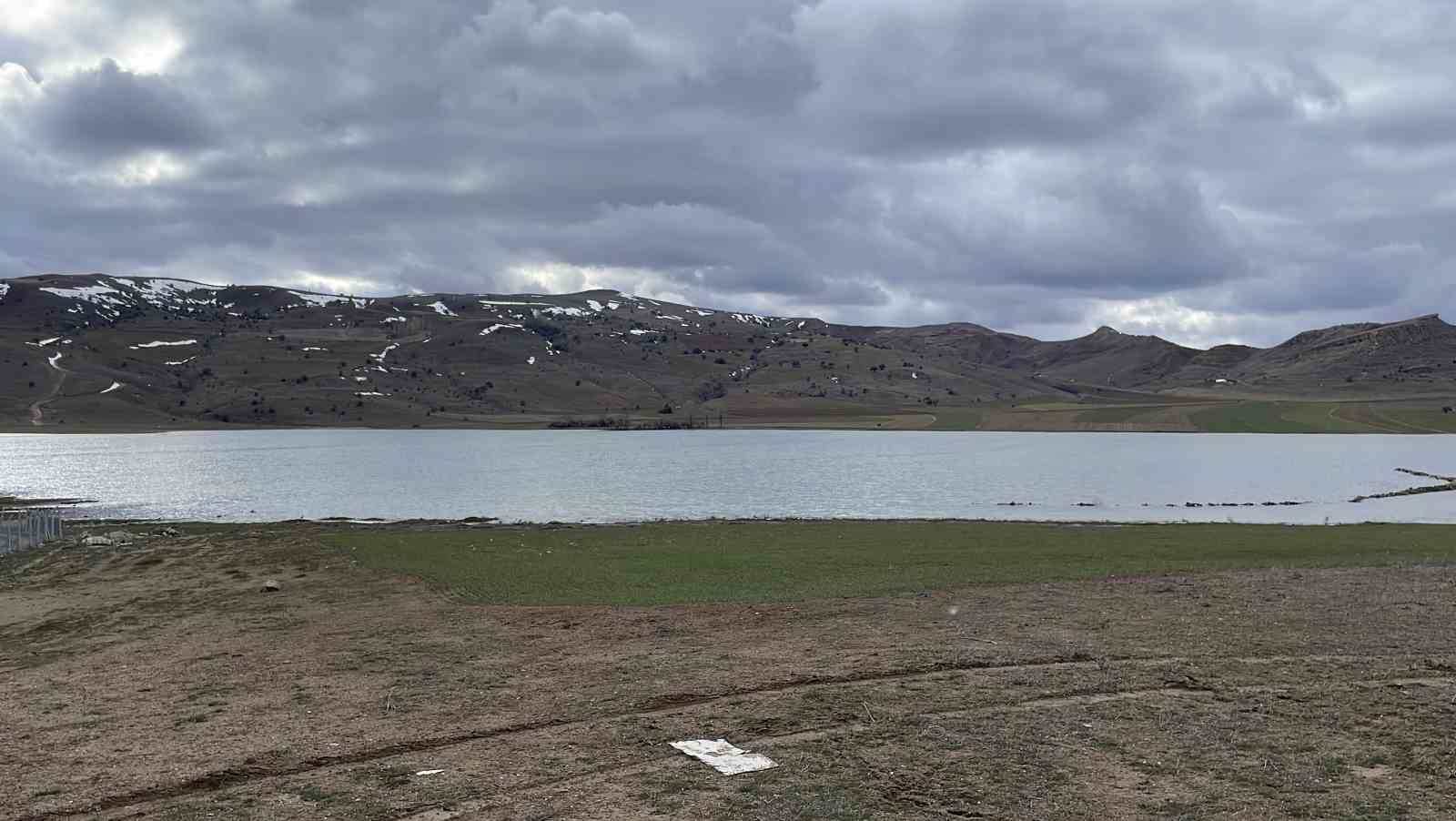Yaz aylarında tamamen kuruyan göl, yeniden su tuttu
