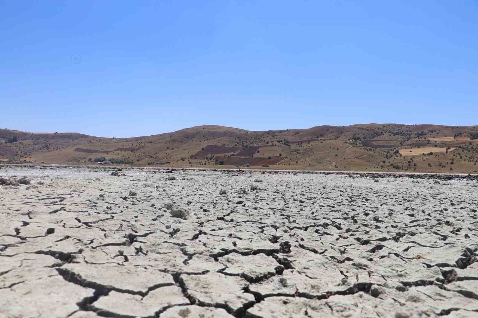 Yaz aylarında tamamen kuruyan göl, yeniden su tuttu
