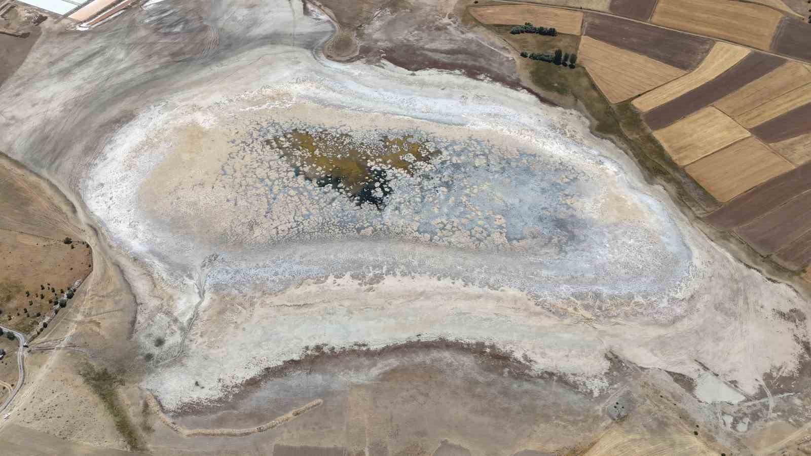 Yaz aylarında tamamen kuruyan göl, yeniden su tuttu
