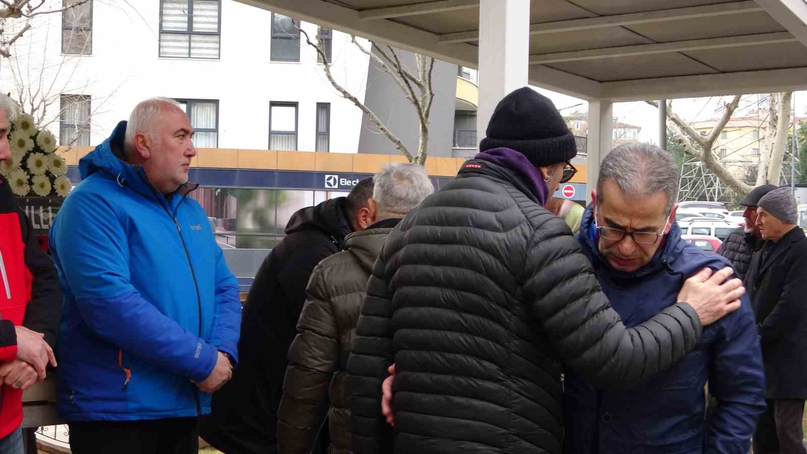 Yazar Ahmet Turan Alkan Bursa’da toprağa verildi
Yazar Ahmet Turan Alkan Bursa’da toprağa verildi
