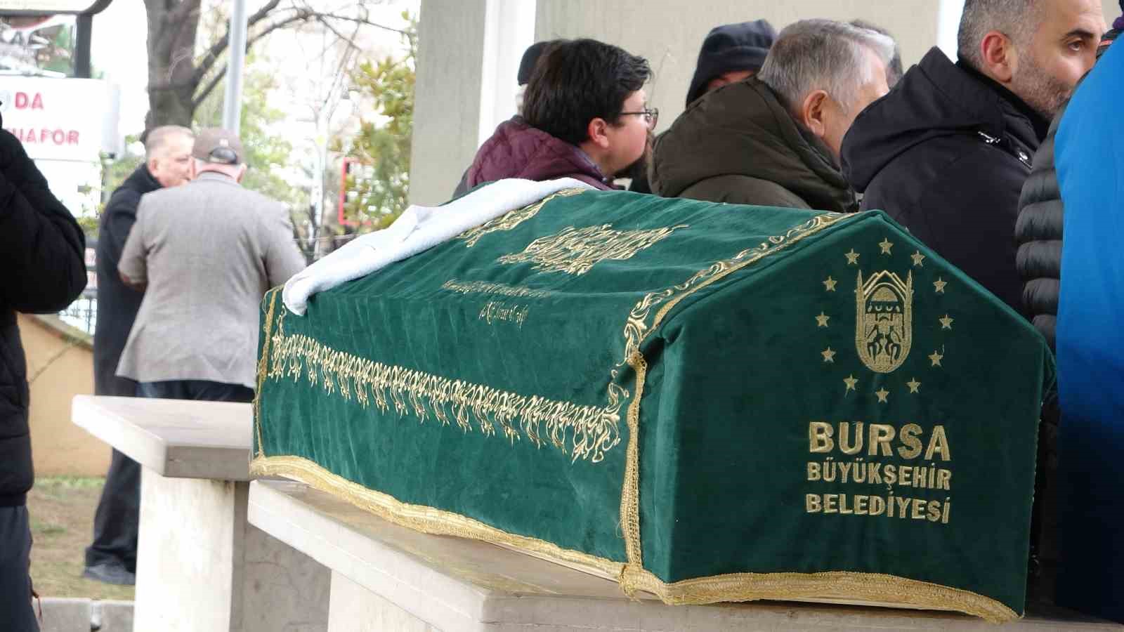 Yazar Ahmet Turan Alkan Bursa’da toprağa verildi
Yazar Ahmet Turan Alkan Bursa’da toprağa verildi